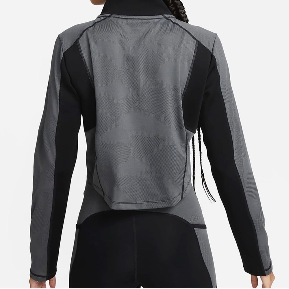 Nike Dri-FIT Black and Gray Fabric/ Crop jacket - Picture 4 of 6